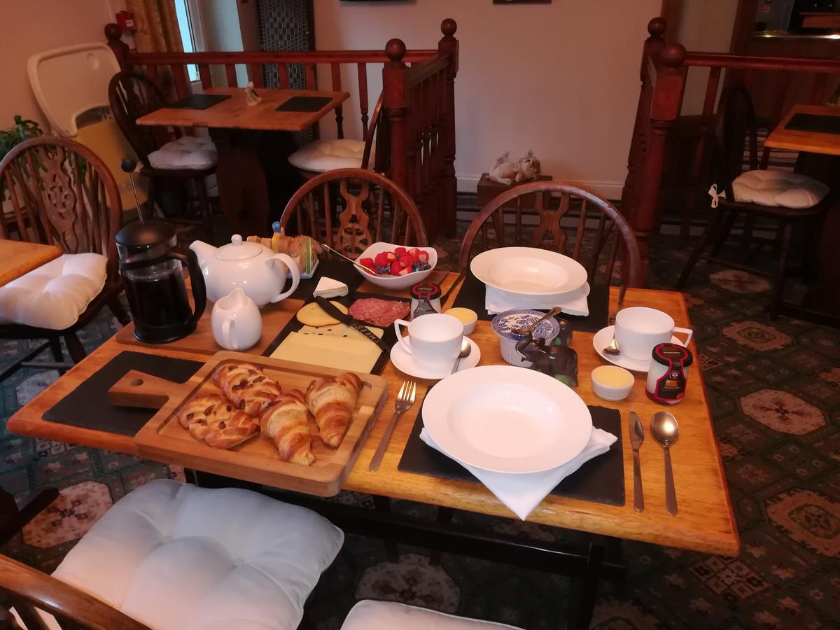 Tara Bed and Breakfast Fishguard Buitenkant foto